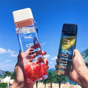 Garrafa de água quadrada squeeze 450ml com tampa e alça de plástico